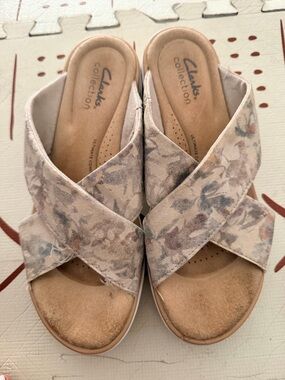 Clarks Floral Crisscross Slip-On Mules in Beige and Light Blue